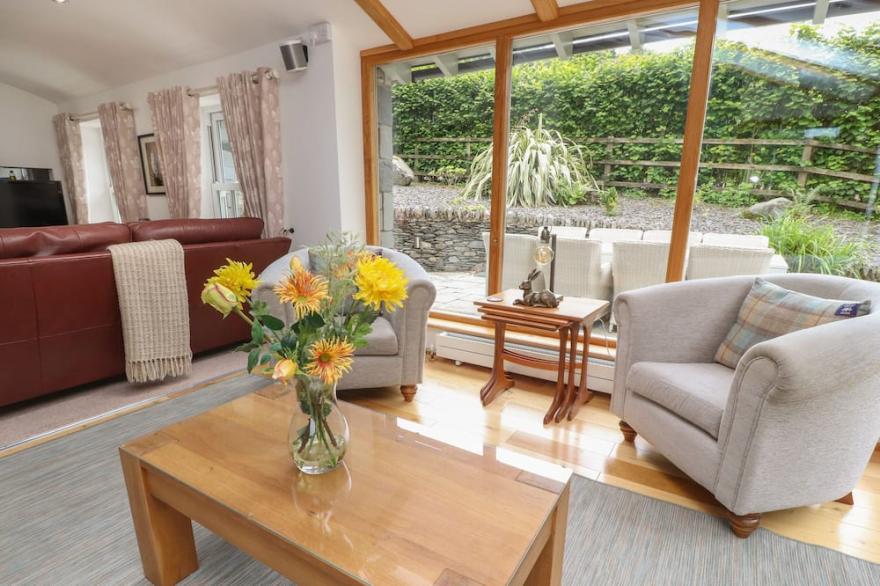 BOBBIN MILL COTTAGE, family friendly, with open fire in Lakeside