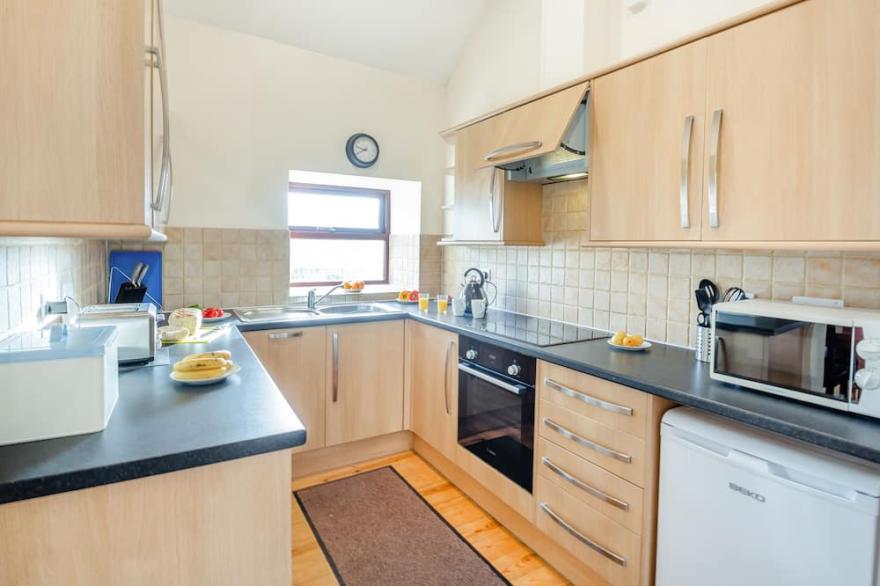 BWYTHYN-Y-SAER, family friendly, country holiday cottage in Abersoch