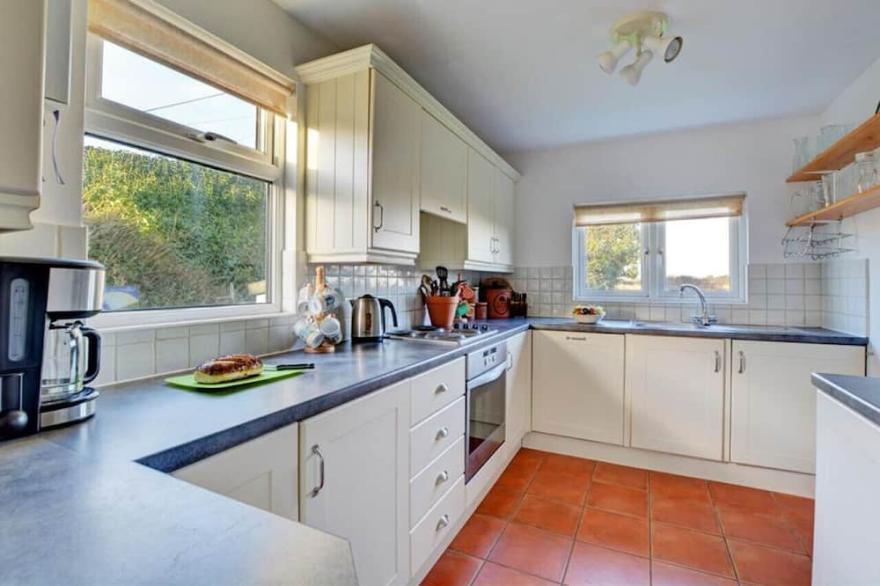 Trearth - Three Bedroom House, Sleeps 6