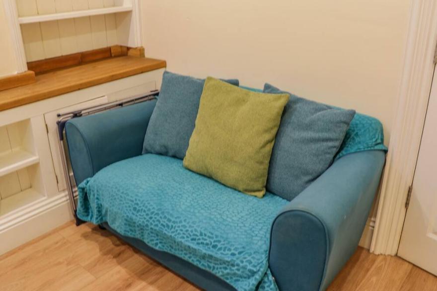 APARTMENT 6, pet friendly, country holiday cottage in Whitby