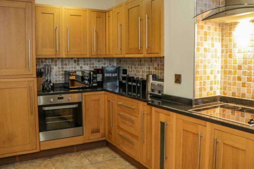 APARTMENT 6, pet friendly, country holiday cottage in Whitby