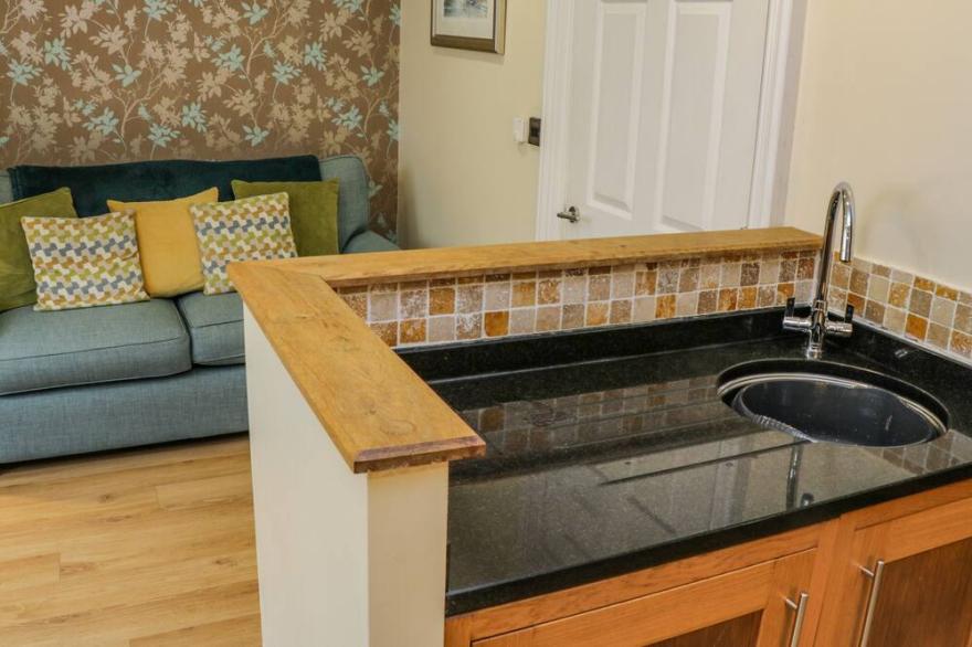 APARTMENT 6, pet friendly, country holiday cottage in Whitby