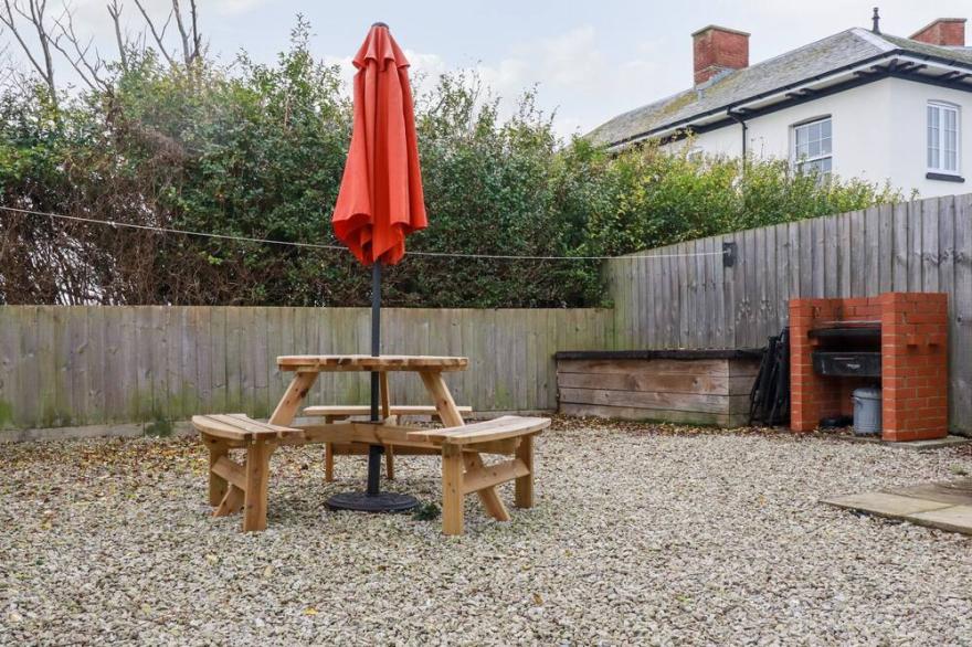 4 TREVANSON MEWS, pet friendly, country holiday cottage in Newquay