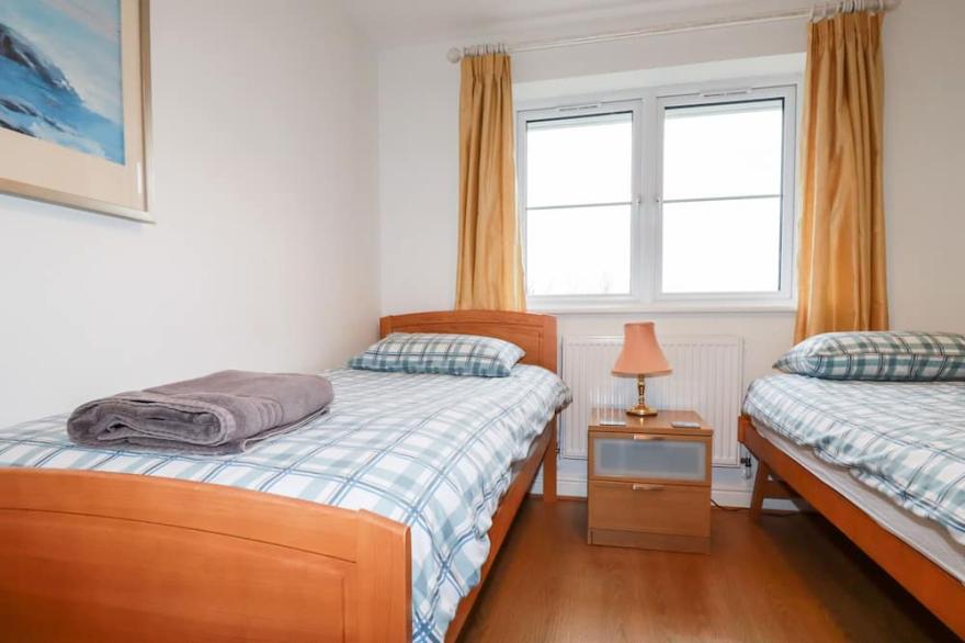 4 TREVANSON MEWS, pet friendly, country holiday cottage in Newquay