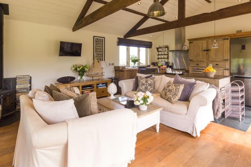 NEWTON RETREAT, family friendly, luxury holiday cottage in Embleton