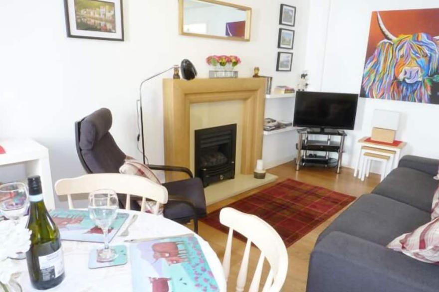 8 CATHEDRAL STREET, pet friendly, with a garden in Dunkeld