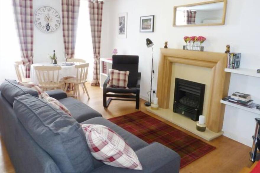 8 CATHEDRAL STREET, pet friendly, with a garden in Dunkeld