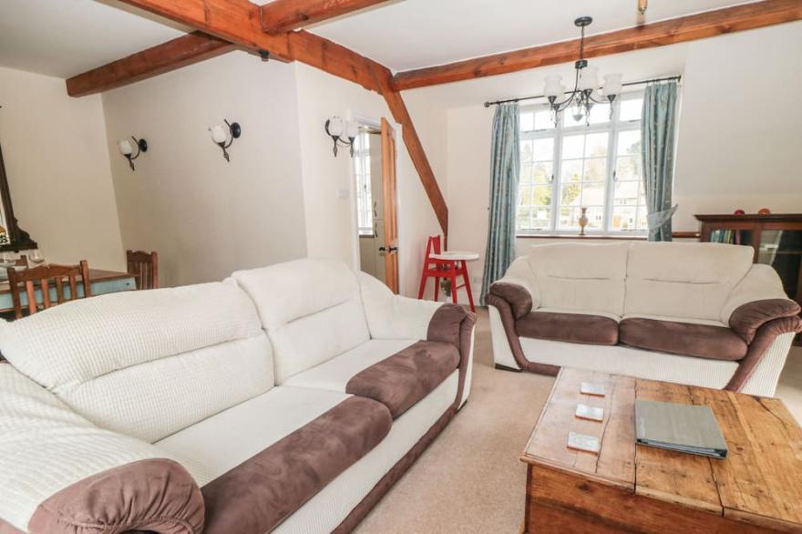 THE OLD SCHOOL HOUSE, family friendly in Hutton-Le-Hole