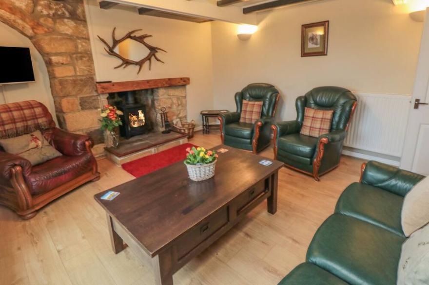 TIDKINHOW FARM, pet friendly, with open fire in Guisborough
