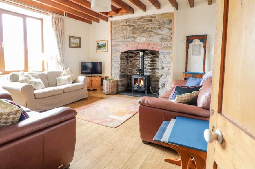 GROES LWYD, pet friendly, character holiday cottage in Pencoed