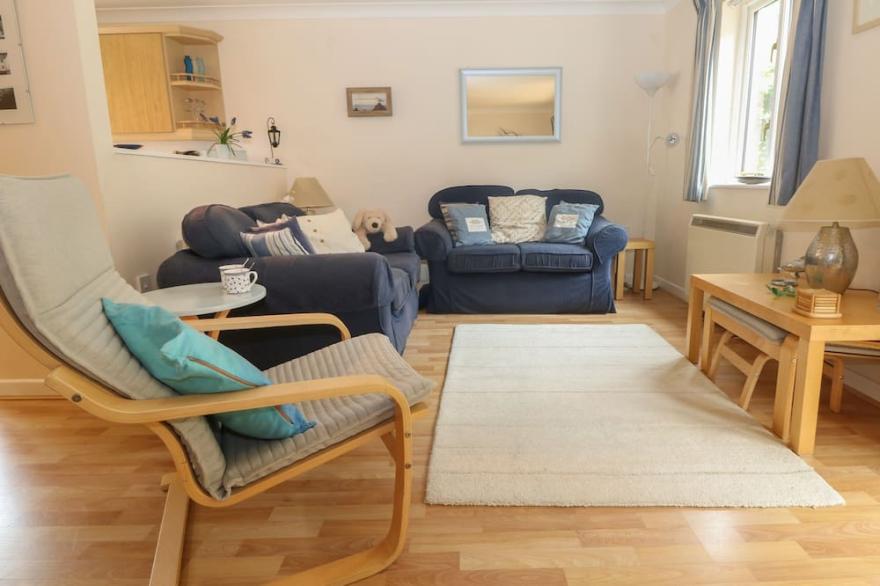 MORTON COTTAGE, family friendly, with a garden in Falmouth