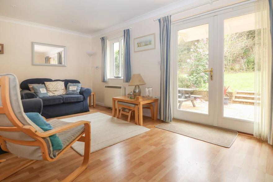 MORTON COTTAGE, family friendly, with a garden in Falmouth