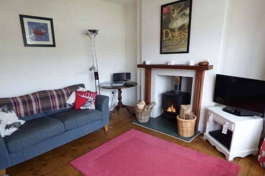 2 WEST VIEW, pet friendly, character holiday cottage in Allithwaite