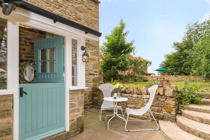 THE DALE COTTAGE, pet friendly, luxury holiday cottage in Allendale