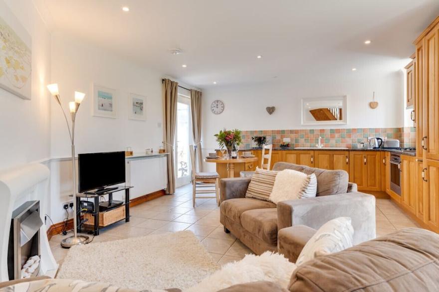 Meadow Cottage - One Bedroom House, Sleeps 2