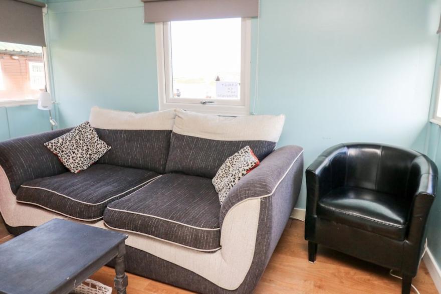 CHALET 95, pet friendly, country holiday cottage in Aberystwyth