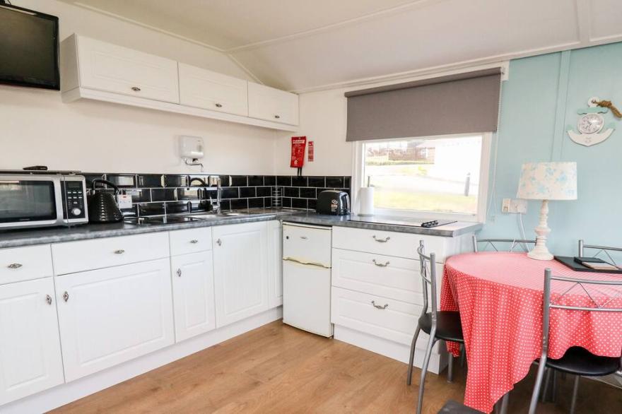 CHALET 95, pet friendly, country holiday cottage in Aberystwyth
