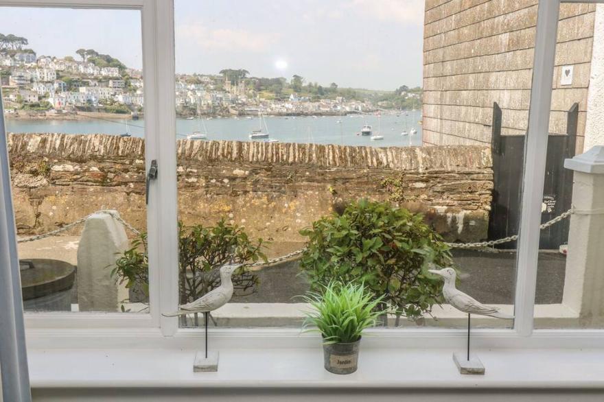 THE WATCH BELOW, pet friendly, character holiday cottage in Polruan