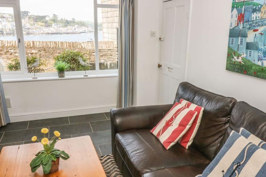 THE WATCH BELOW, pet friendly, character holiday cottage in Polruan