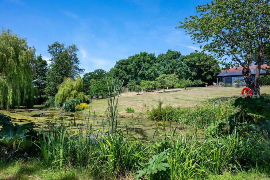 Lake Farm Barn - Three Bedroom House, Sleeps 6