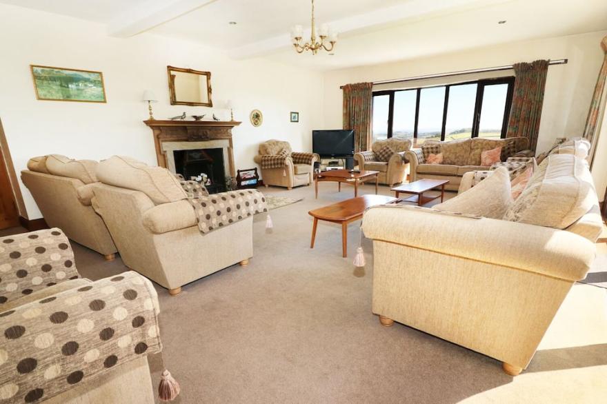 GHYLL BANK HOUSE, pet friendly, with open fire in Staveley