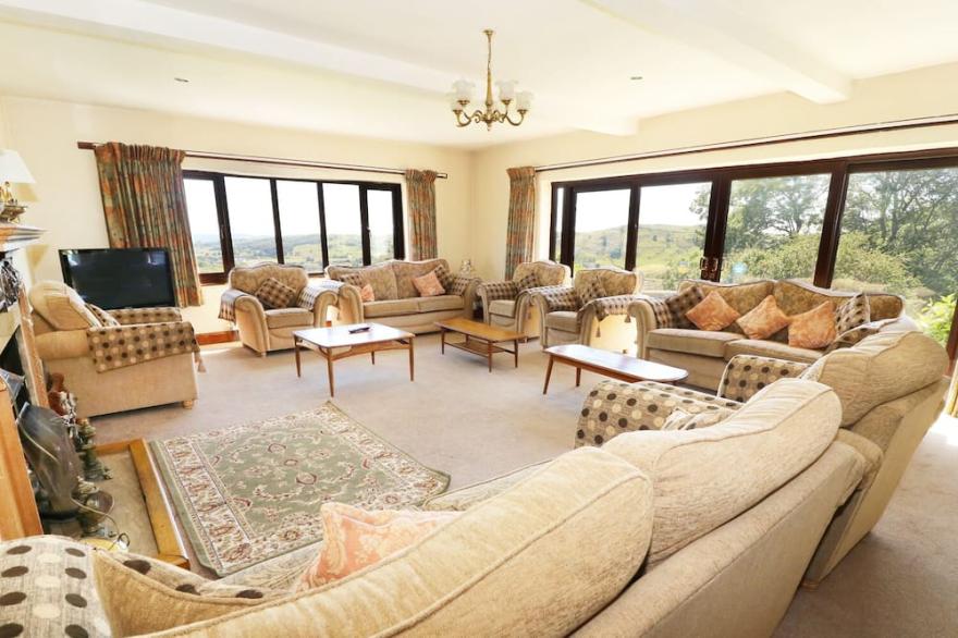 GHYLL BANK HOUSE, pet friendly, with open fire in Staveley