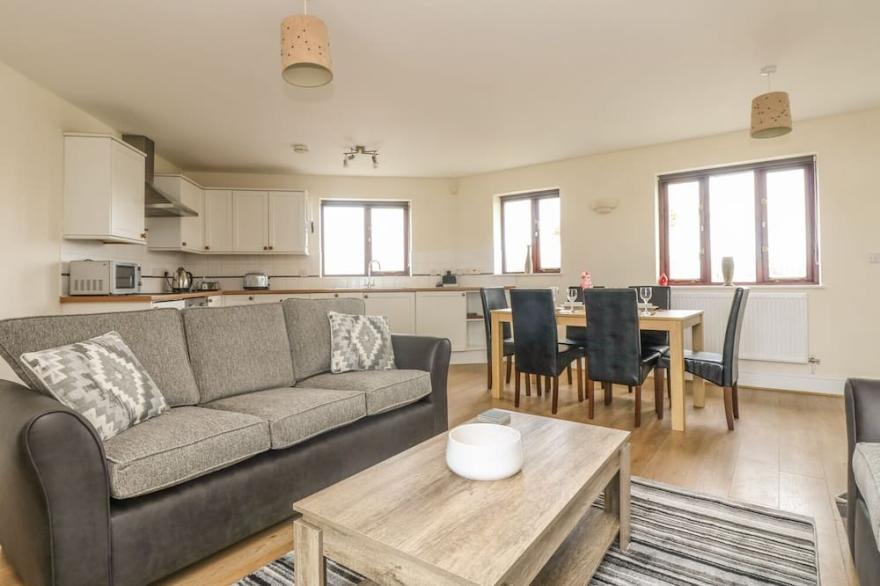 SEA SPRAY, family friendly, country holiday cottage in Marazion