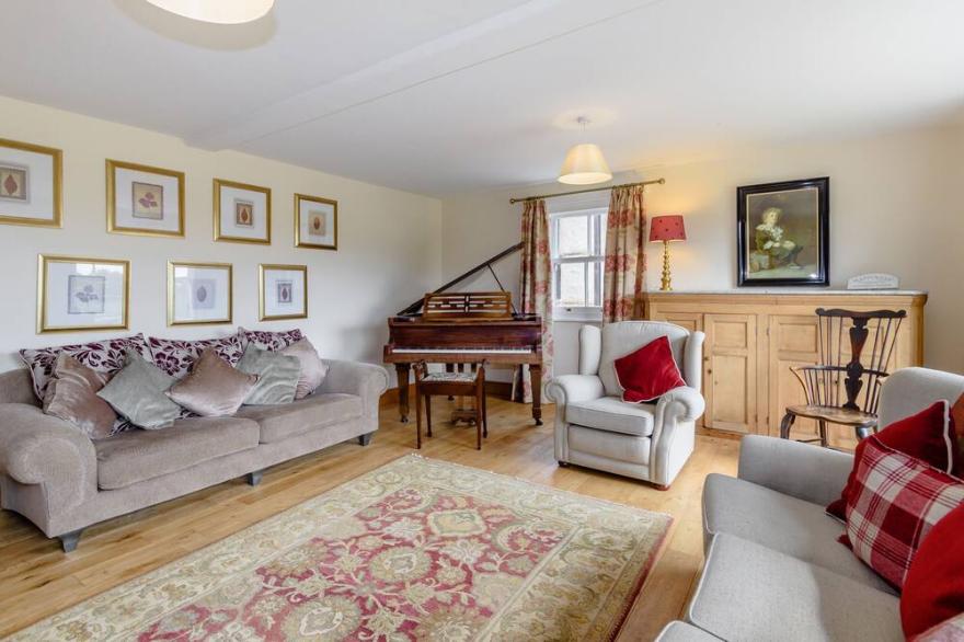 BOUSDALE MILL COTTAGE, family friendly, with open fire in Great Ayton
