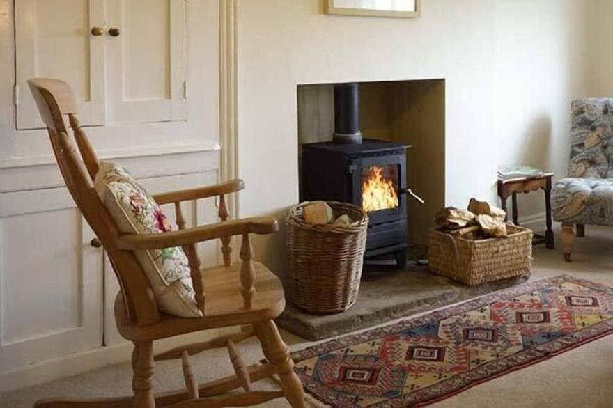 THE EAST WING COTTAGE, pet friendly, with open fire in Thirsk