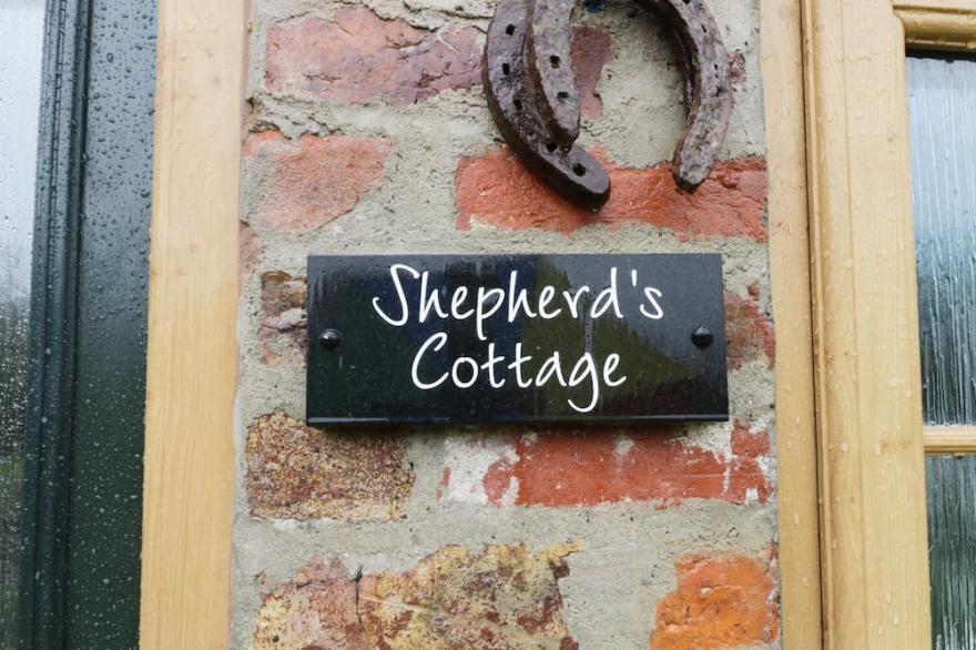 SHEPHERD'S COTTAGE, family friendly, with a garden in Bridlington