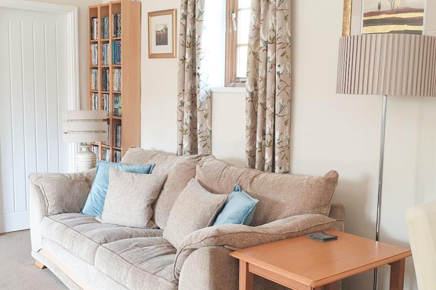 SHEPHERD'S COTTAGE, family friendly, with a garden in Bridlington