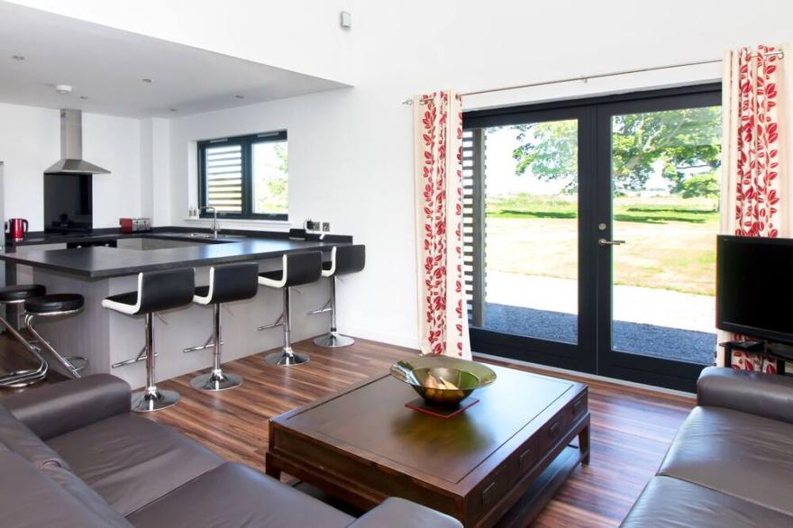 NEF-STEDI, family friendly, with hot tub in Inverurie