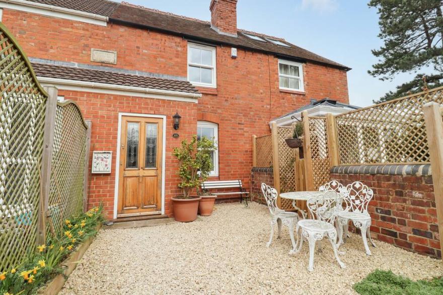 LITTLE NOO, family friendly, with a garden in Upton St Leonards