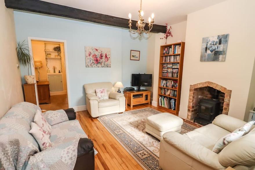 LITTLE NOO, family friendly, with a garden in Upton St Leonards
