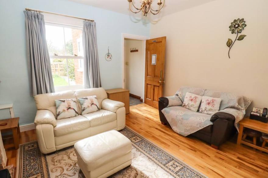 LITTLE NOO, family friendly, with a garden in Upton St Leonards