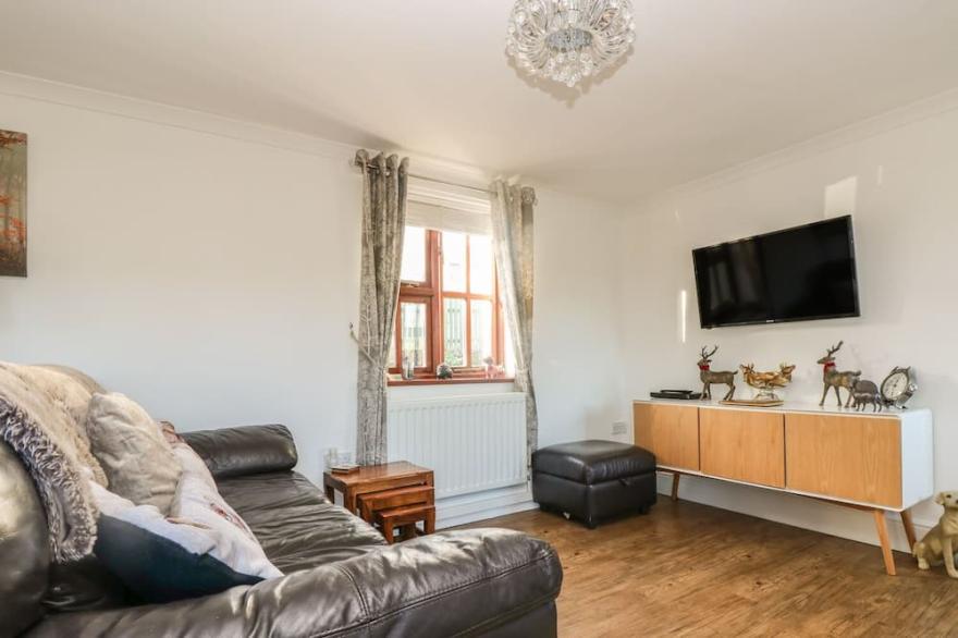 PHOENIX COTTAGE, pet friendly, with hot tub in Truro
