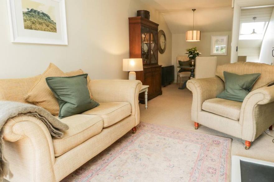 GABLE END, romantic, character holiday cottage in Coniston