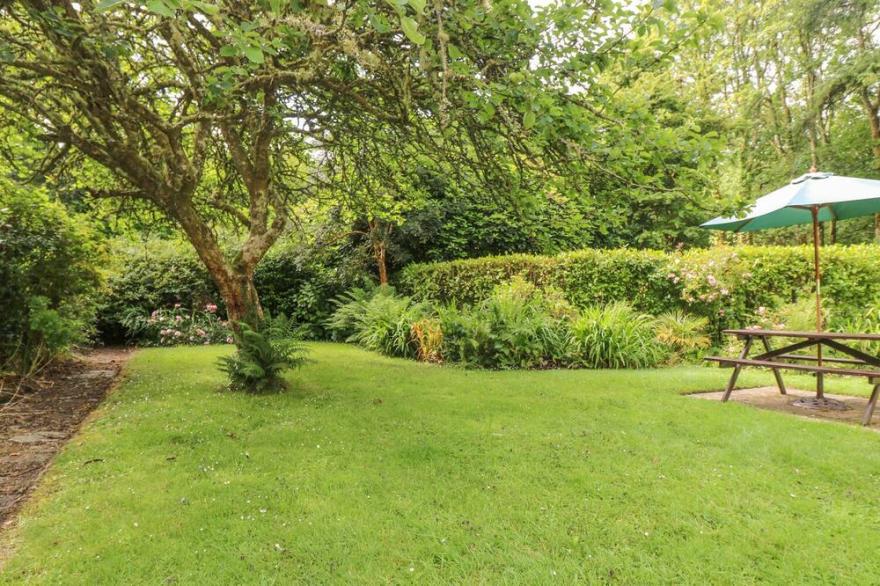 LITTLE TREVEAN, pet friendly, with open fire in Coverack