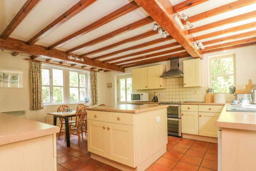 LITTLE TREVEAN, pet friendly, with open fire in Coverack