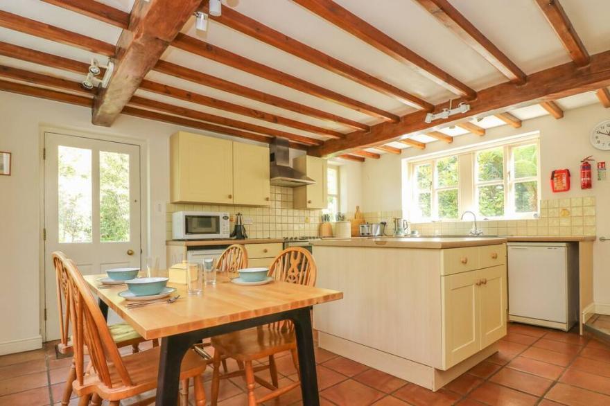 LITTLE TREVEAN, pet friendly, with open fire in Coverack