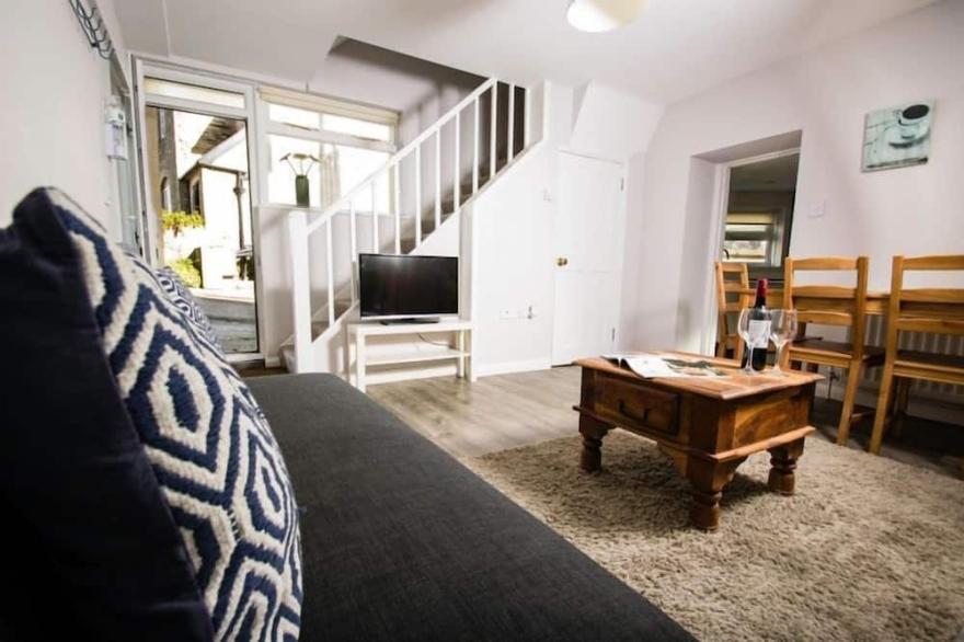 Sands, a  bijou 1 bedroom cottage in Mortehoe, sleeps 2/3 & takes dogs