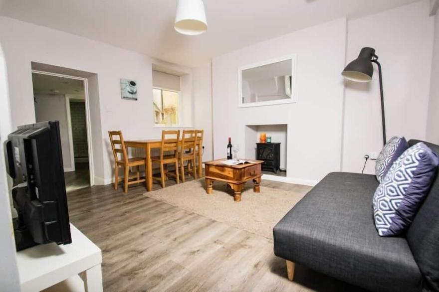 Sands, a  bijou 1 bedroom cottage in Mortehoe, sleeps 2/3 & takes dogs