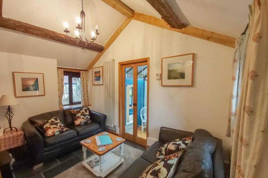 GROOM COTTAGE, pet friendly, character holiday cottage in Bude