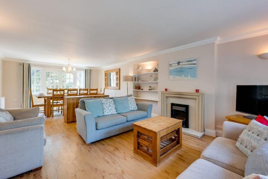 7 Sanctuary - Five Bedroom House, Sleeps 12
