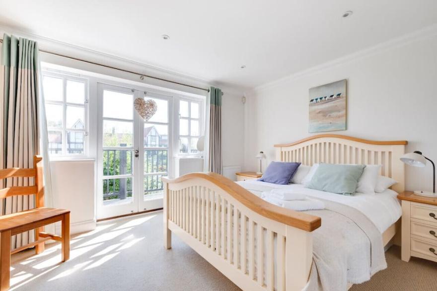 7 Sanctuary - Five Bedroom House, Sleeps 12