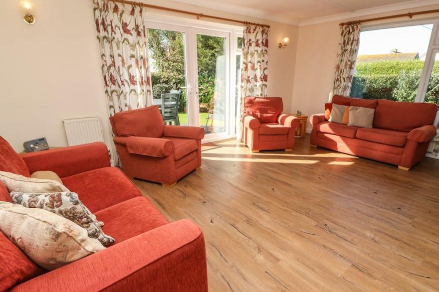 TWO THREES, family friendly, with a garden in Rosudgeon