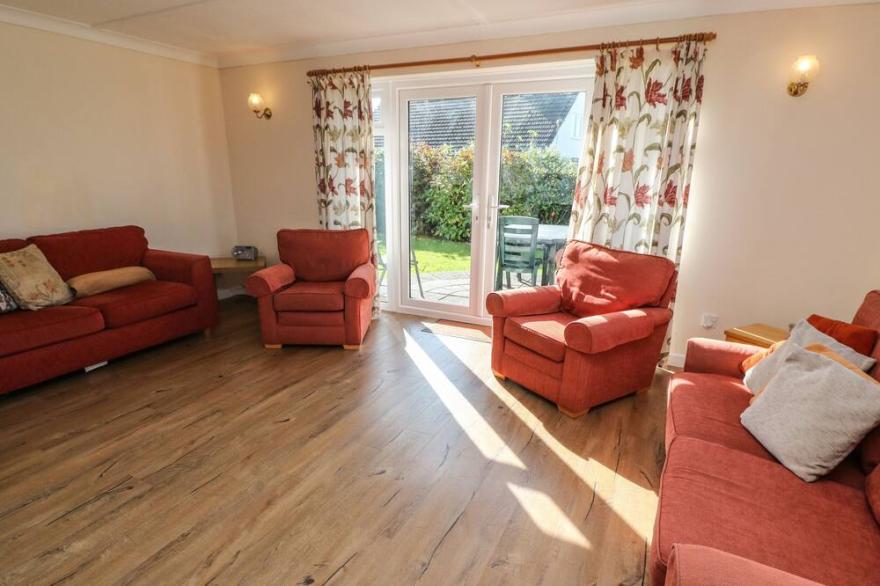 TWO THREES, family friendly, with a garden in Rosudgeon