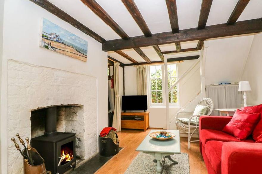 SWANFIELD COTTAGE, romantic, country holiday cottage in Whitstable