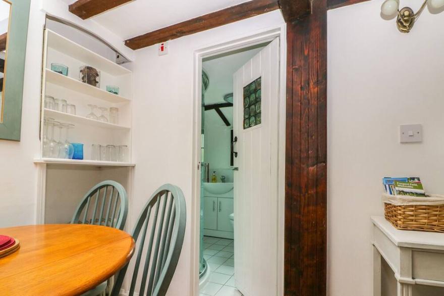 SWANFIELD COTTAGE, romantic, country holiday cottage in Whitstable