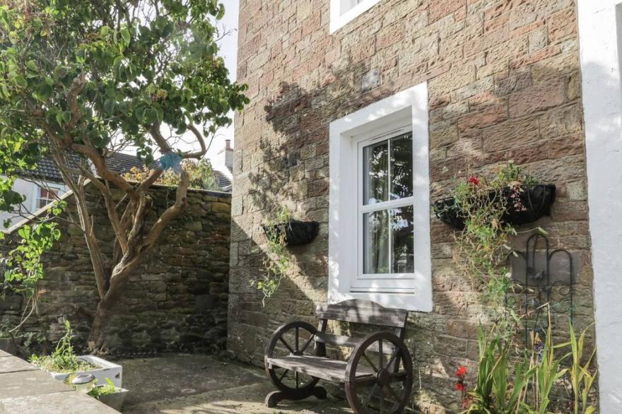 PEAR TREE FARM COTTAGE, pet friendly in Bowness-On-Solway